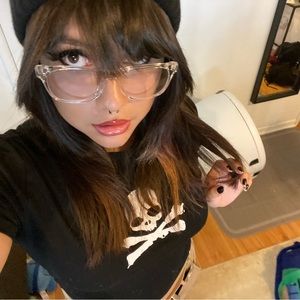 Meet your Posher, Alexi